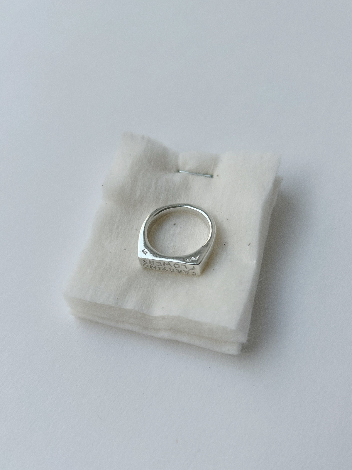 CARRYING FLOWERS – RING