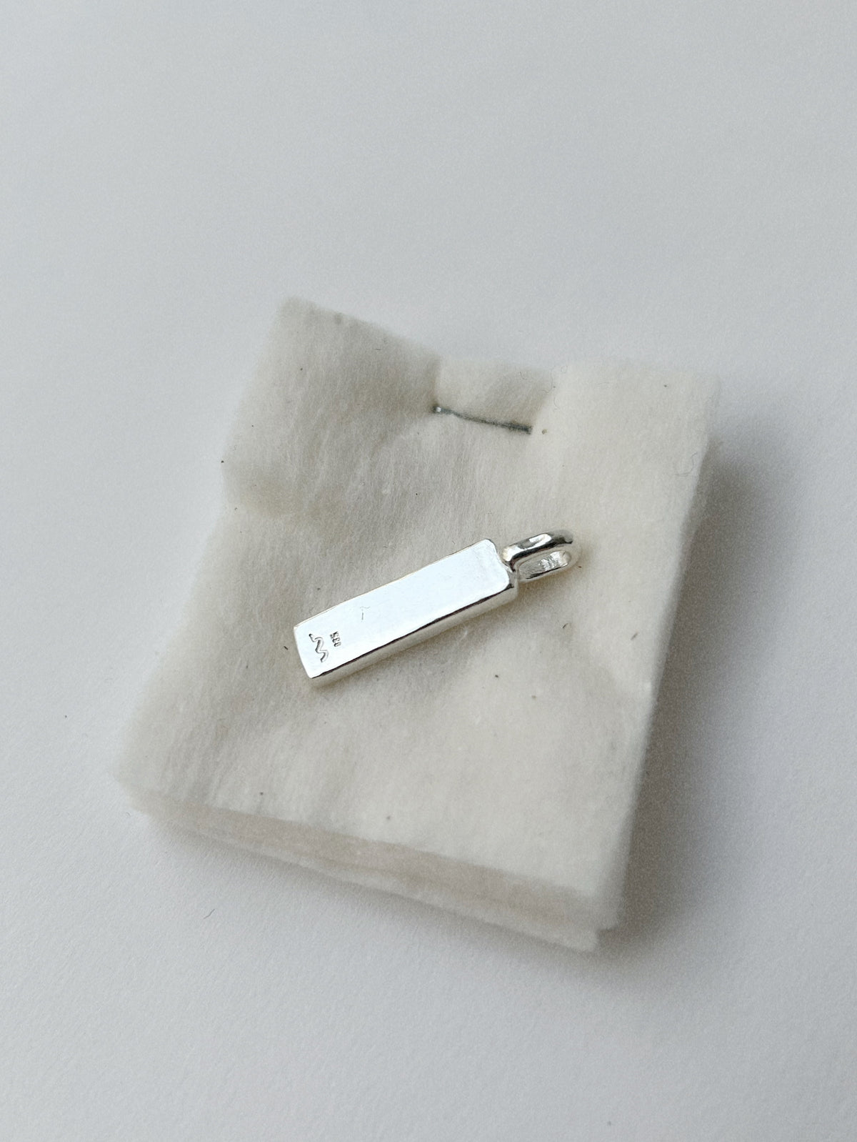 CARRYING FLOWERS – PENDANT