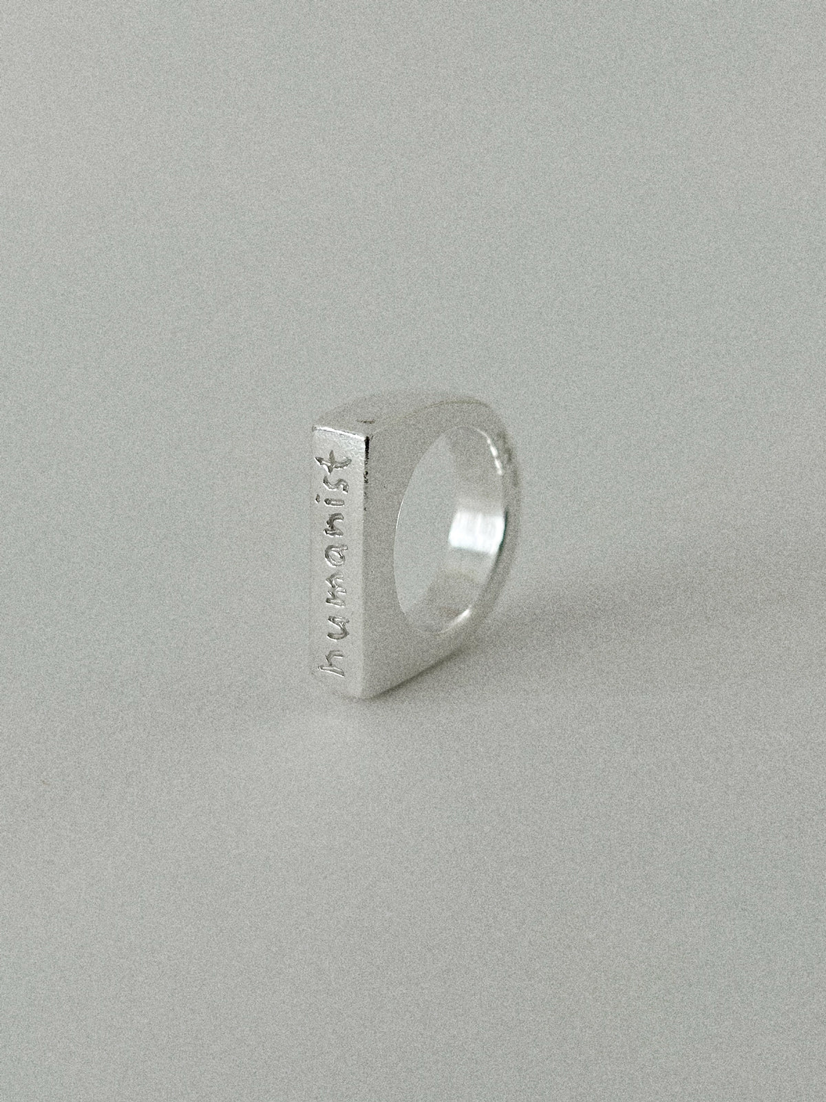 'HUMANIST' SIGNET RING II (WRITTEN)