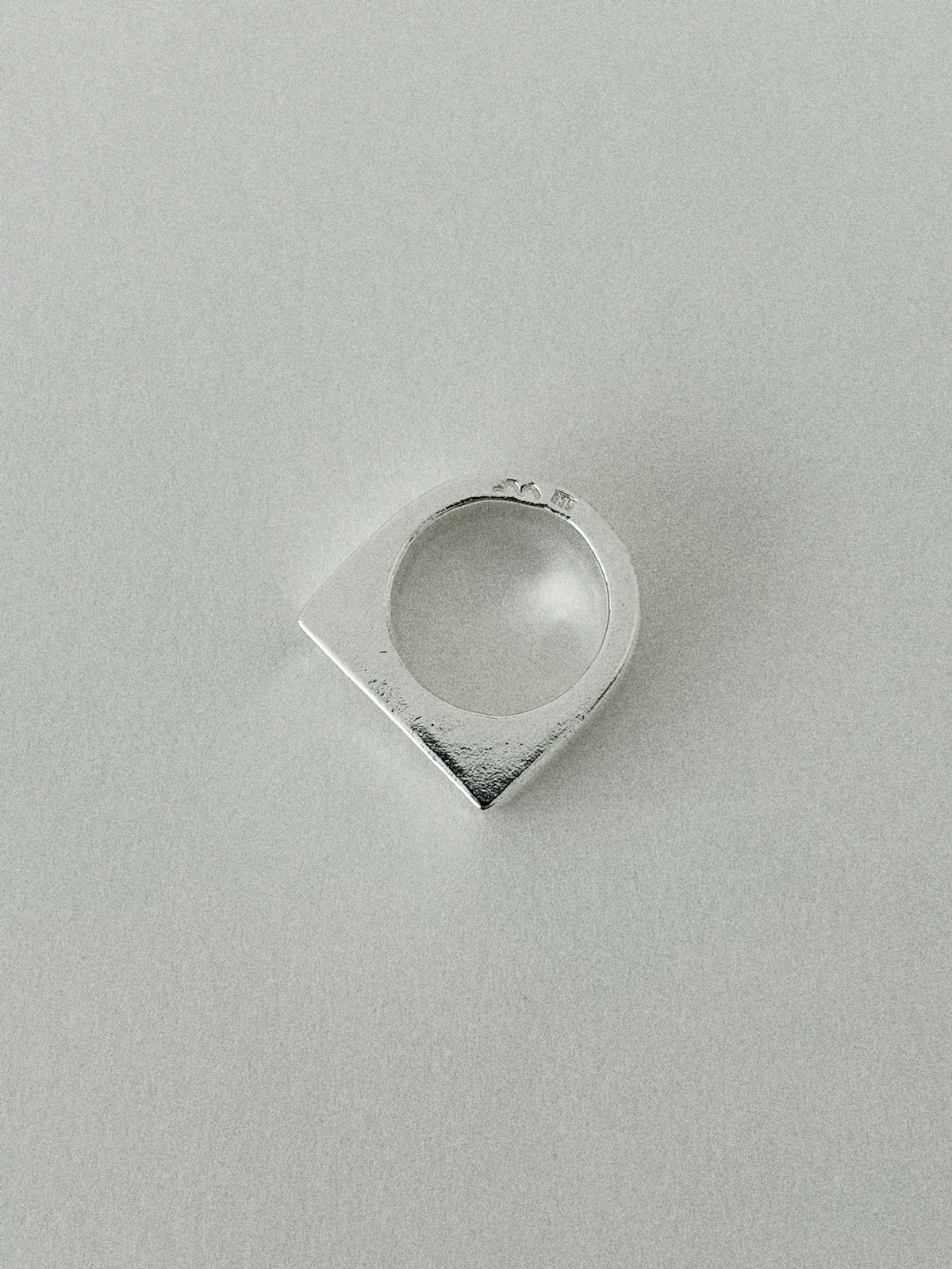 'HUMANIST' SIGNET RING II (WRITTEN)