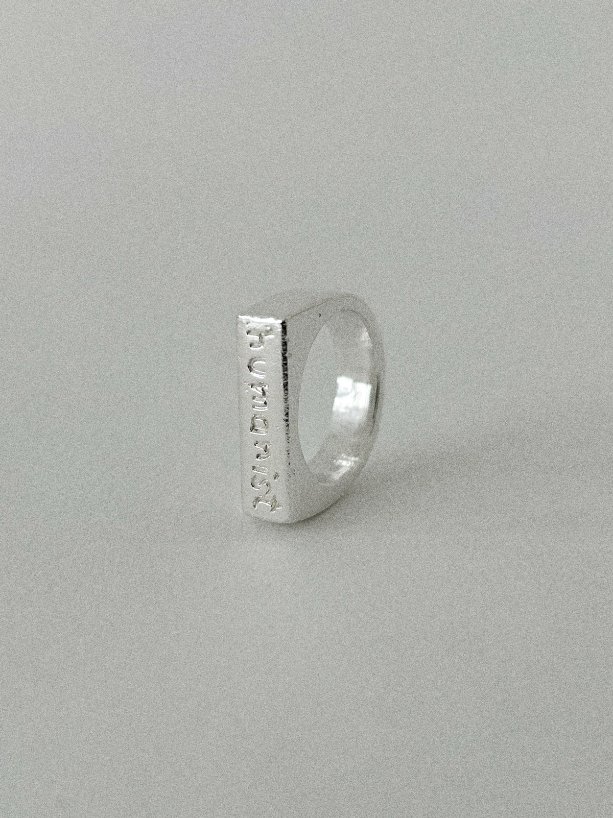 'HUMANIST' SIGNET RING I (WRITTEN)