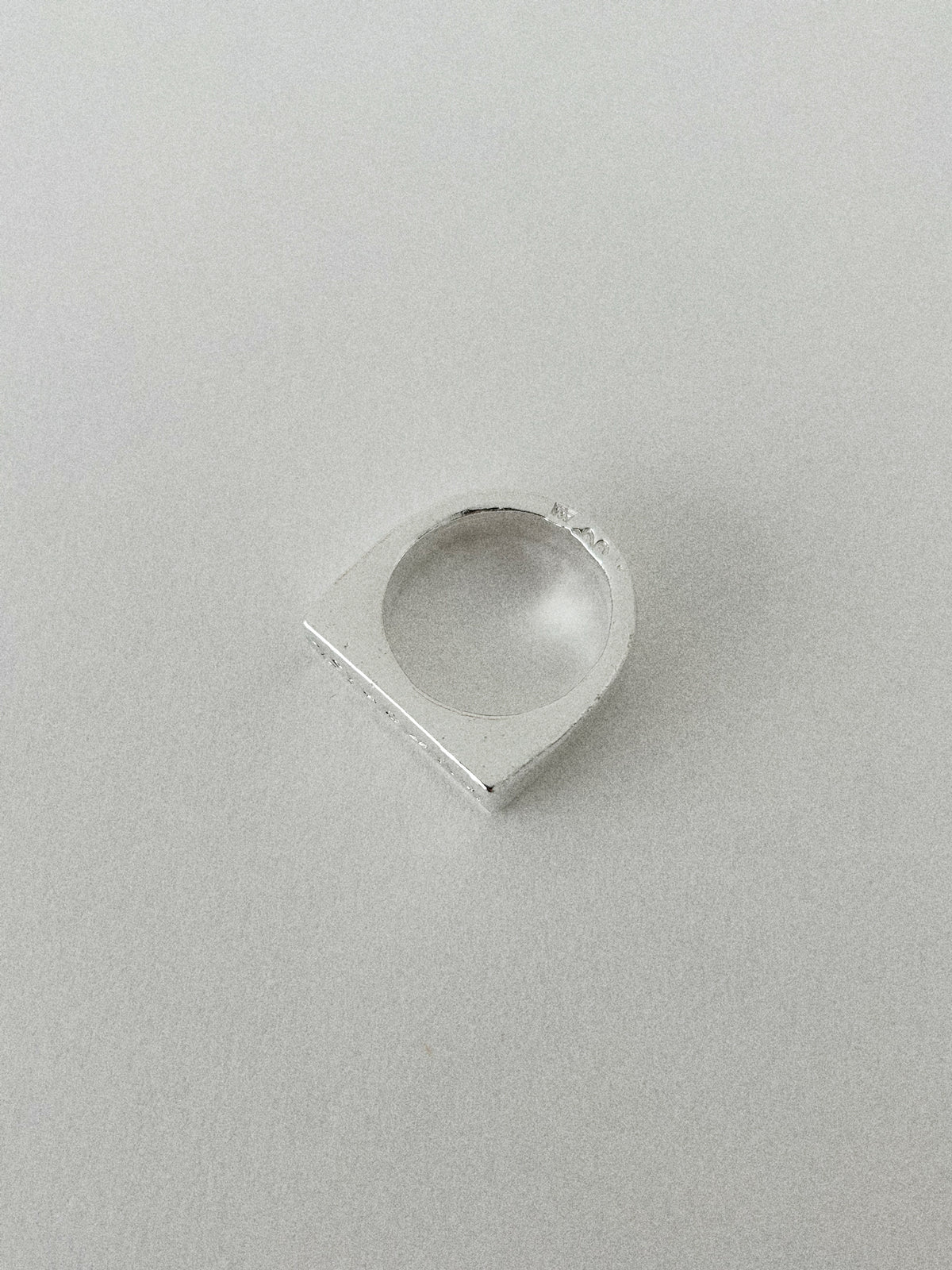 'HUMANIST' SIGNET RING I (WRITTEN)