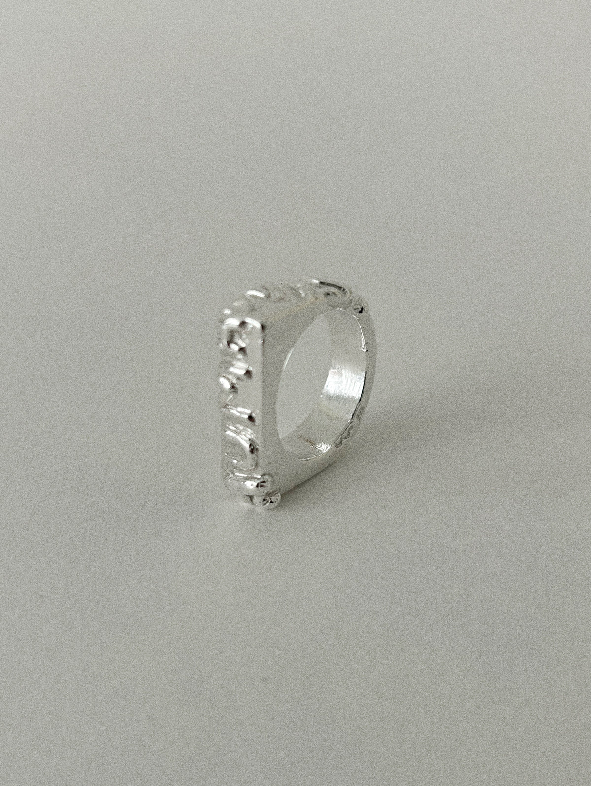 'HUMANIST' SIGNET RING (MOLTEN)