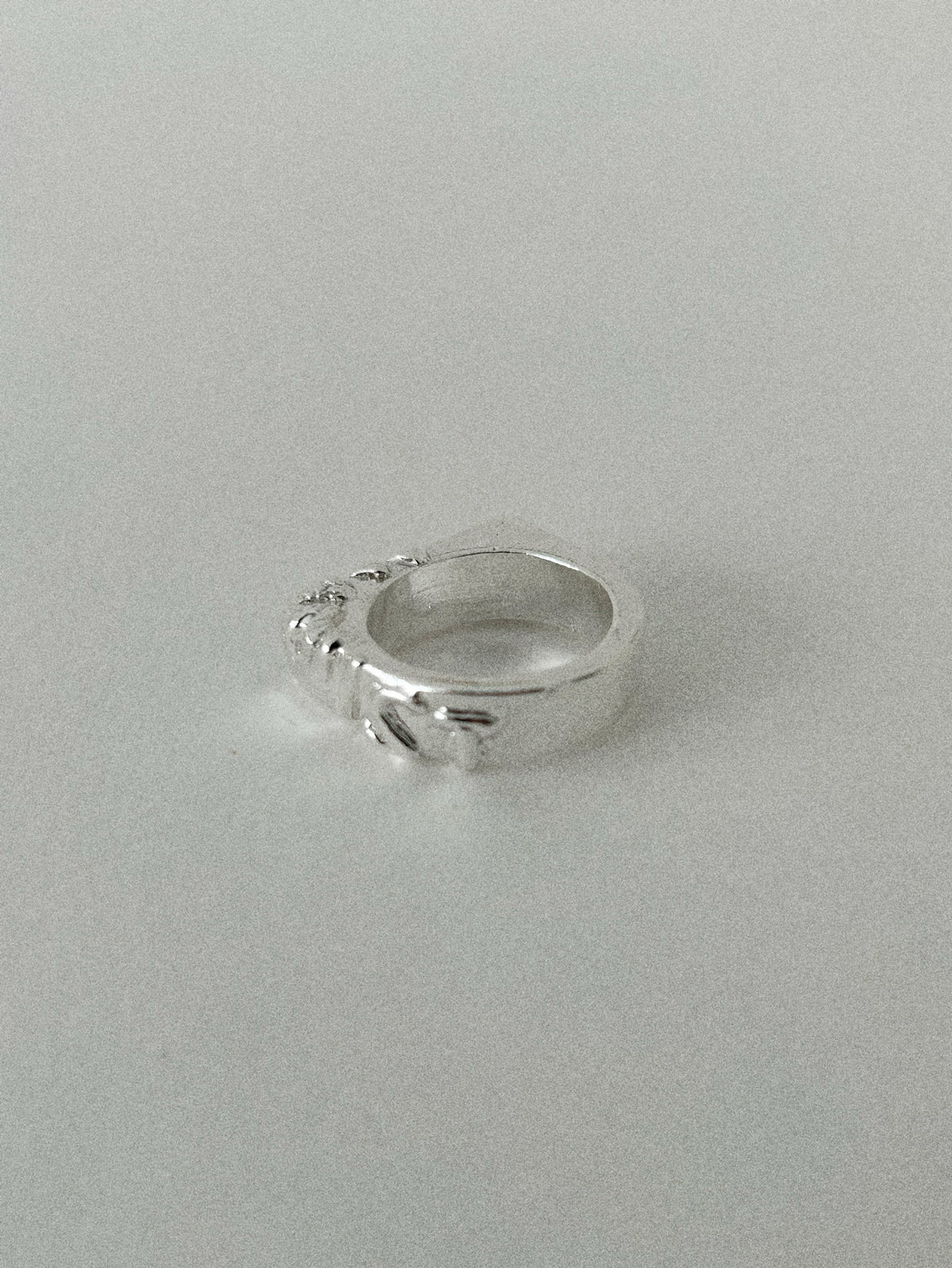 'HUMANIST' SIGNET RING (MOLTEN)