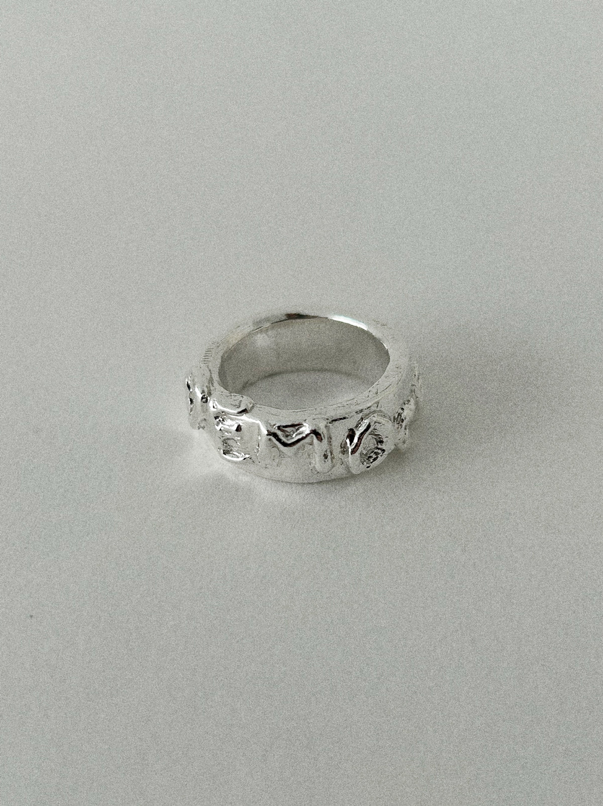 'DEMOCRAT' ROUND RING I (MOLTEN)