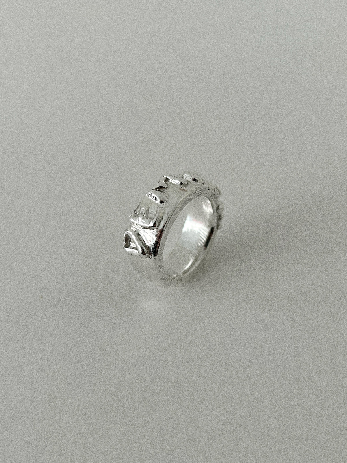 'DEMOCRAT' ROUND RING I (MOLTEN)