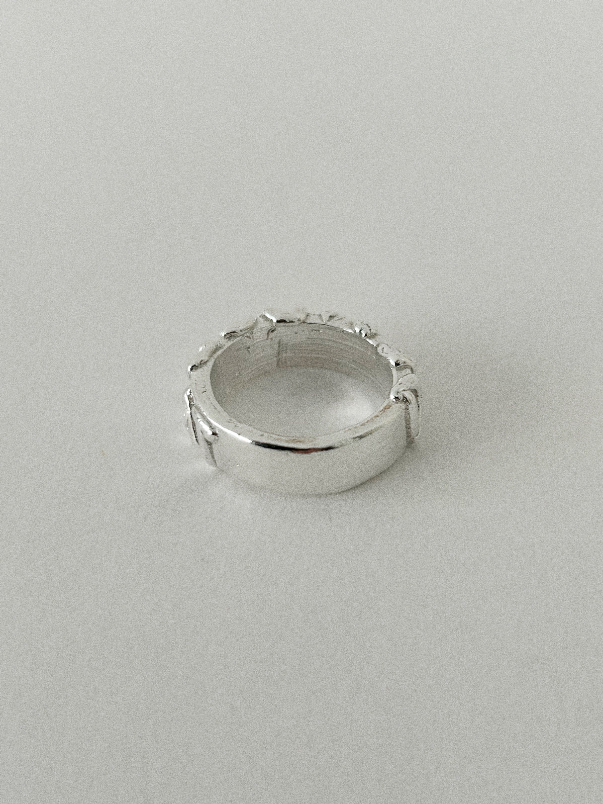 'DEMOCRAT' ROUND RING II (MOLTEN)