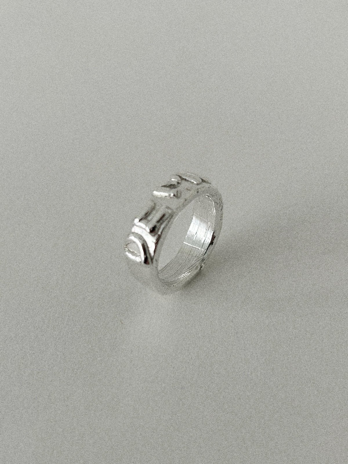 'DEMOCRAT' ROUND RING II (MOLTEN)