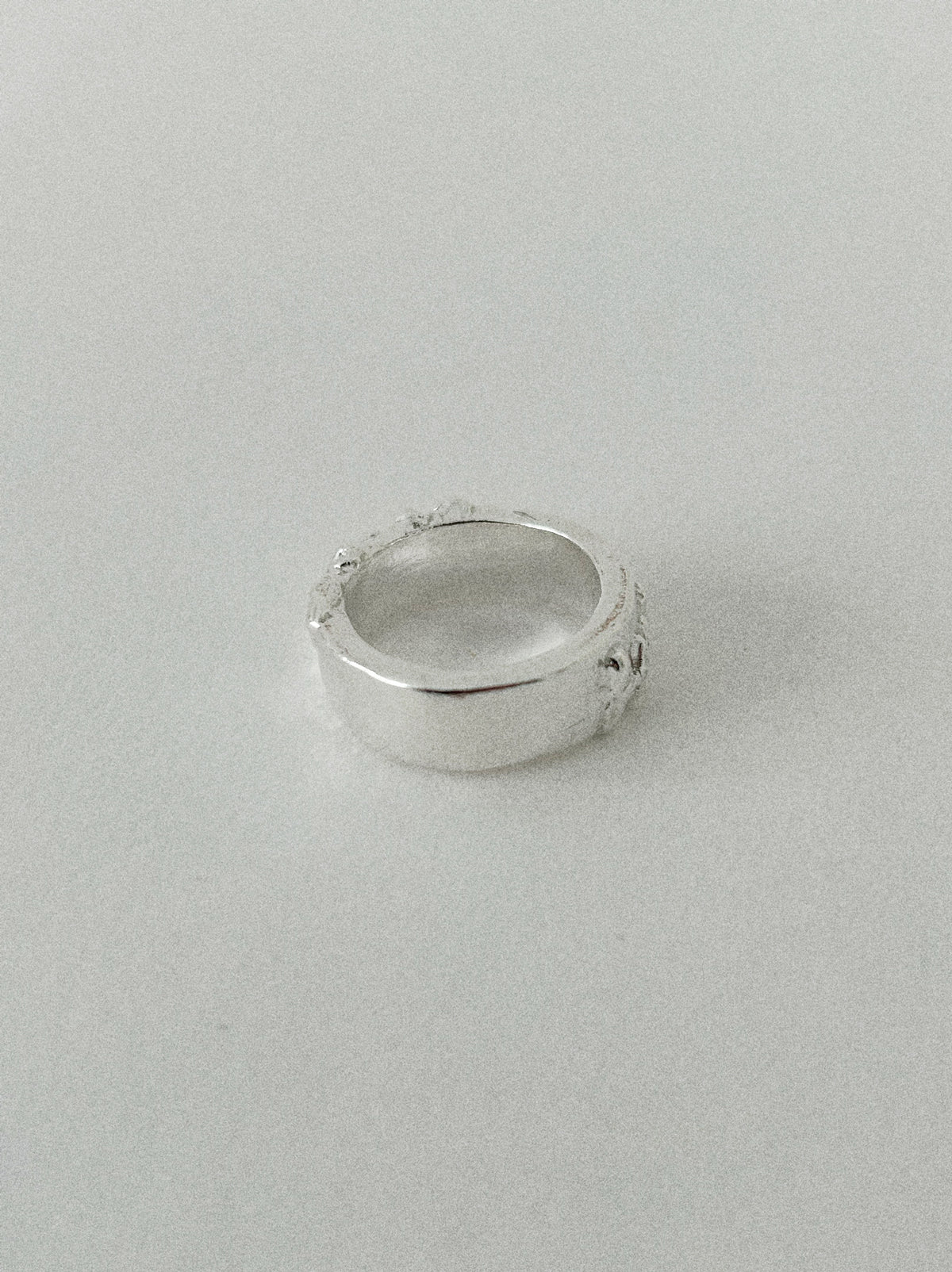 'HUMANIST' ROUND RING (MOLTEN)