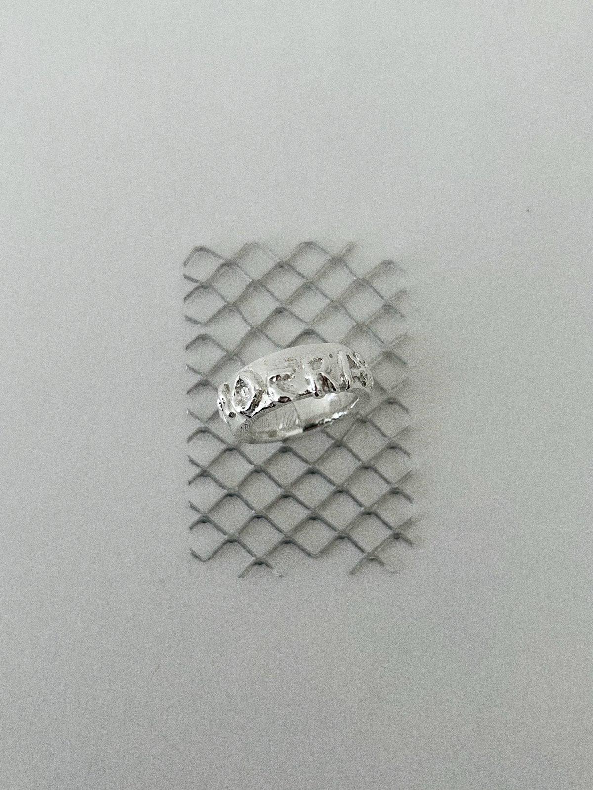 'DEMOCRAT' ROUND RING I (MOLTEN)