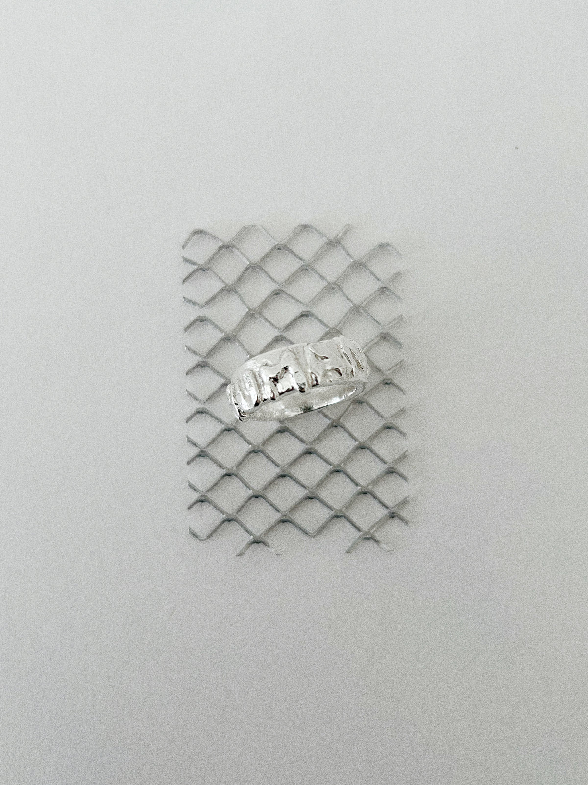 'HUMANIST' ROUND RING (MOLTEN)