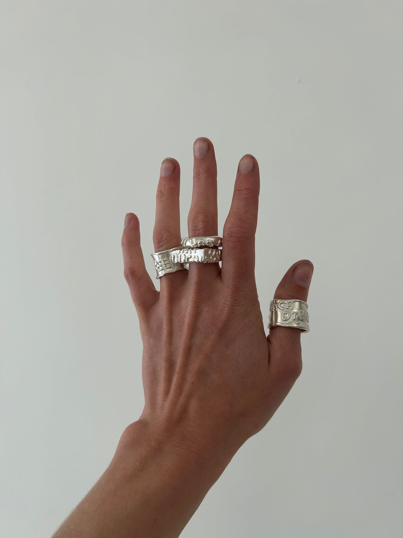 SHIFTING FREELY TOUCHING TIME