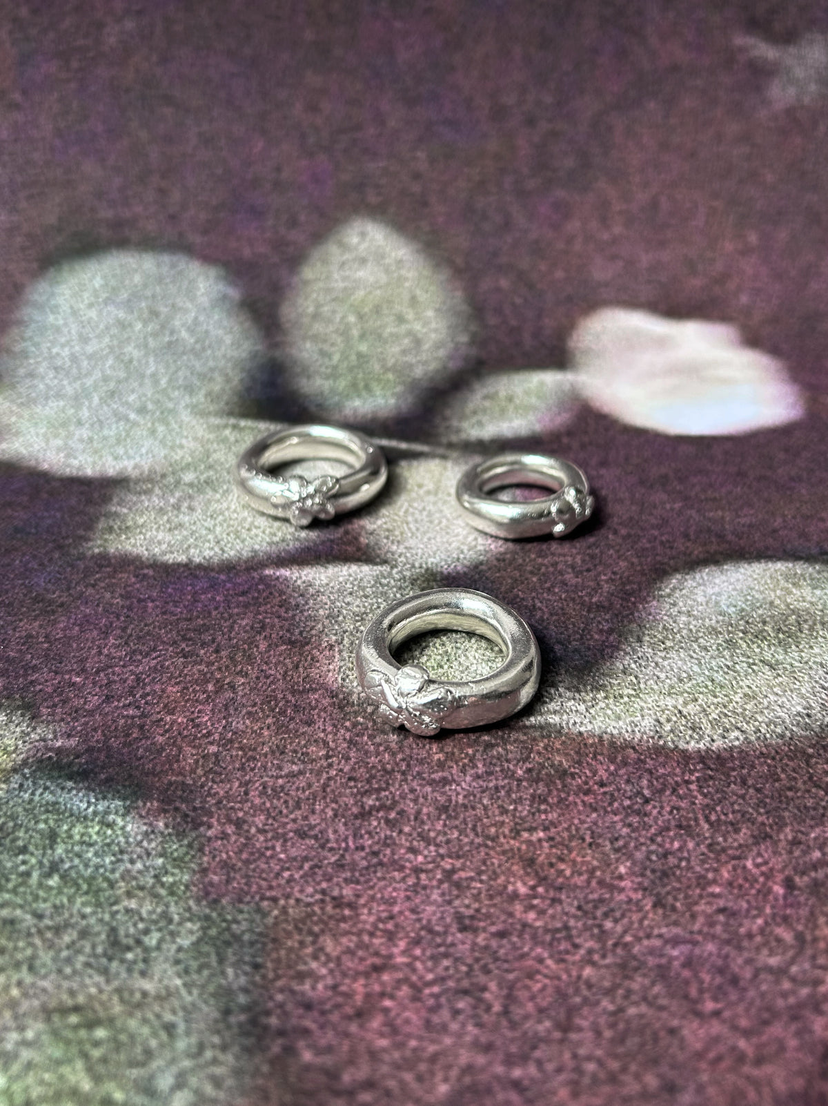 ONE FLOWER – organic round ring