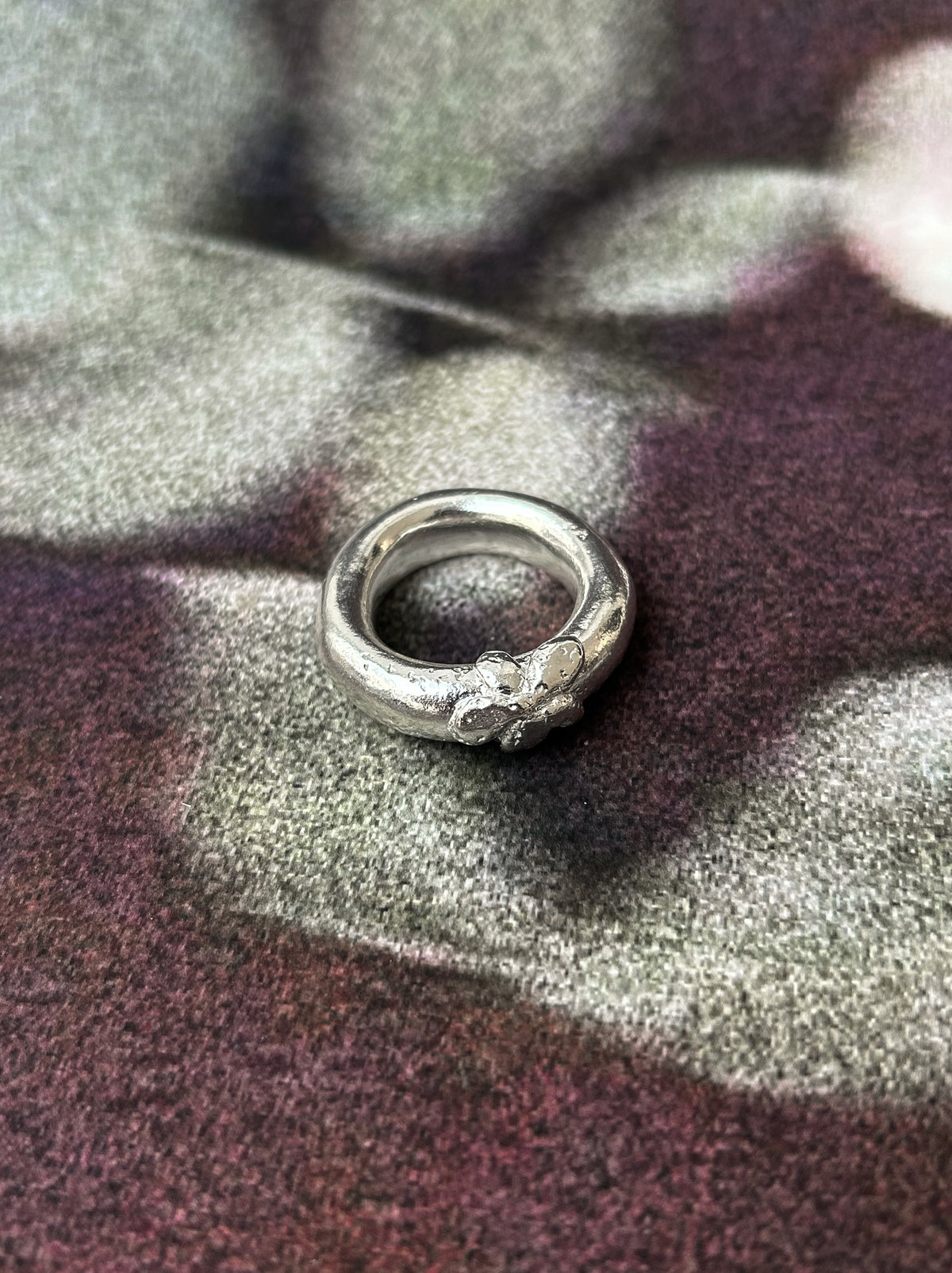 ONE FLOWER – organic round ring