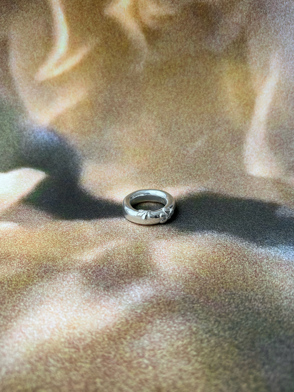 TWO FLOWERS – organic round ring