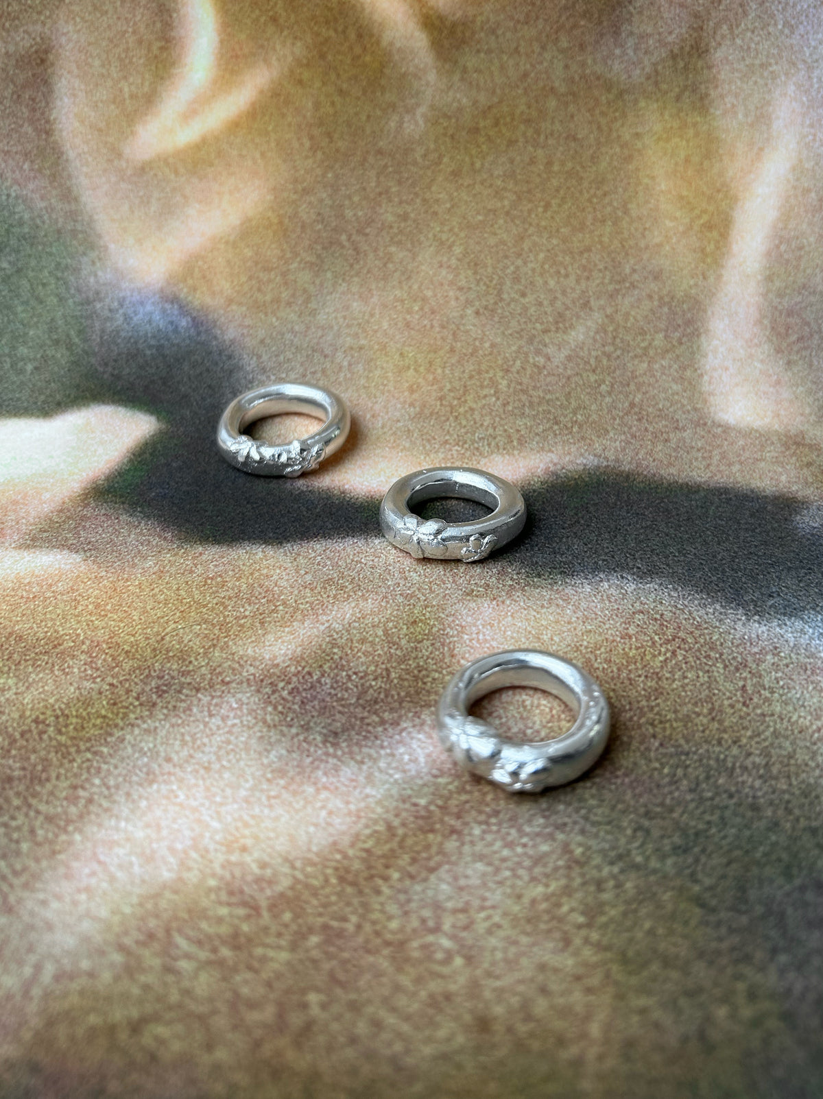 TWO FLOWERS – organic round ring