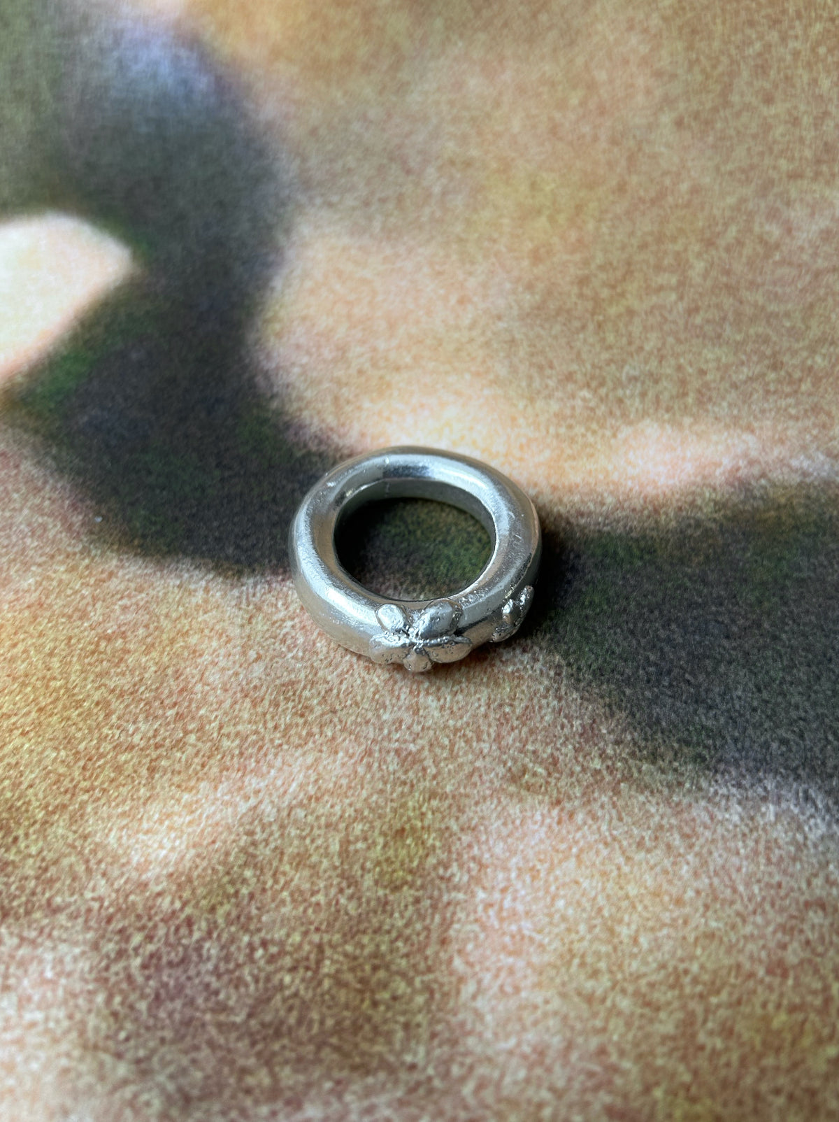 TWO FLOWERS – organic round ring