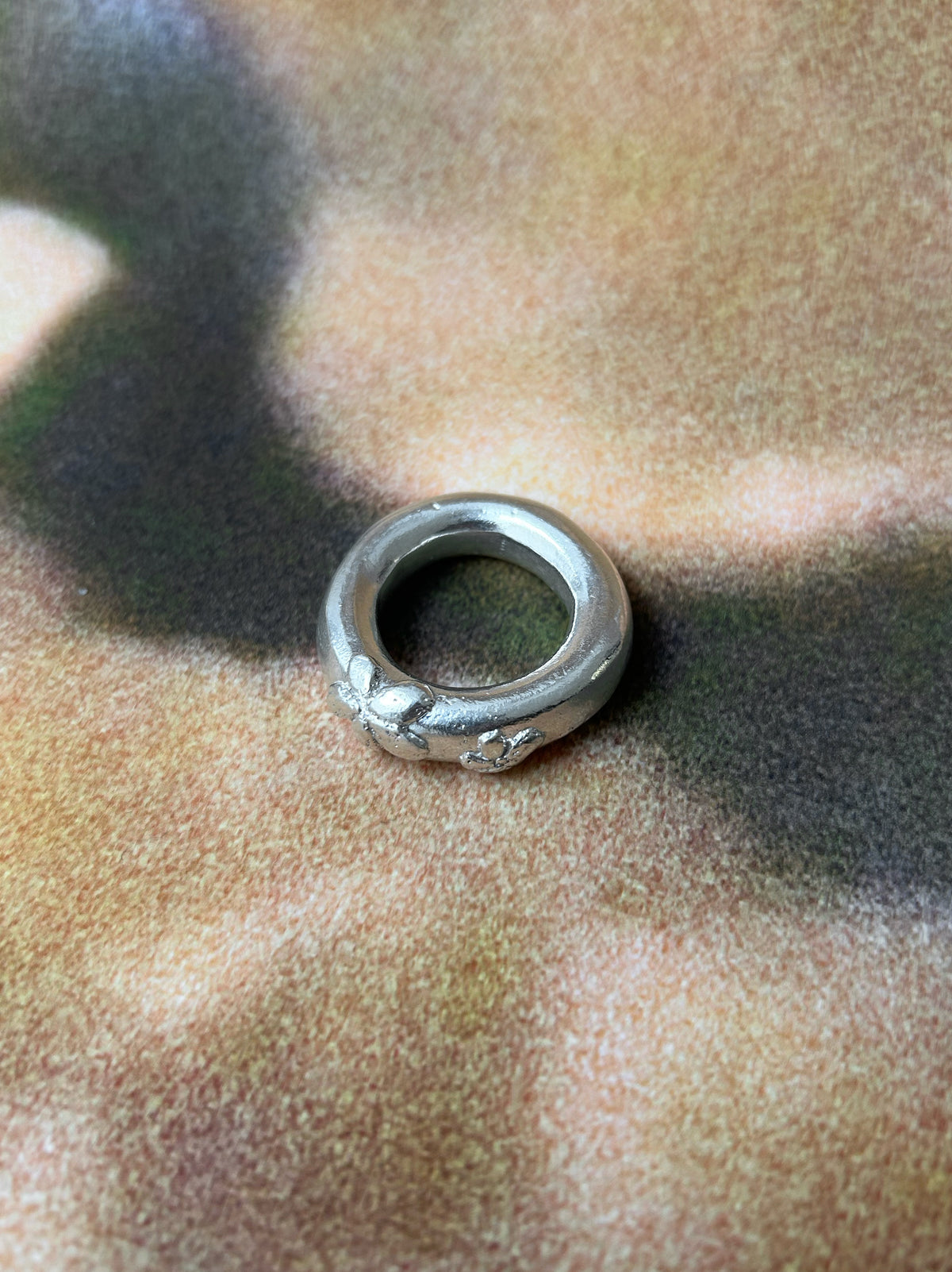 TWO FLOWERS – organic round ring