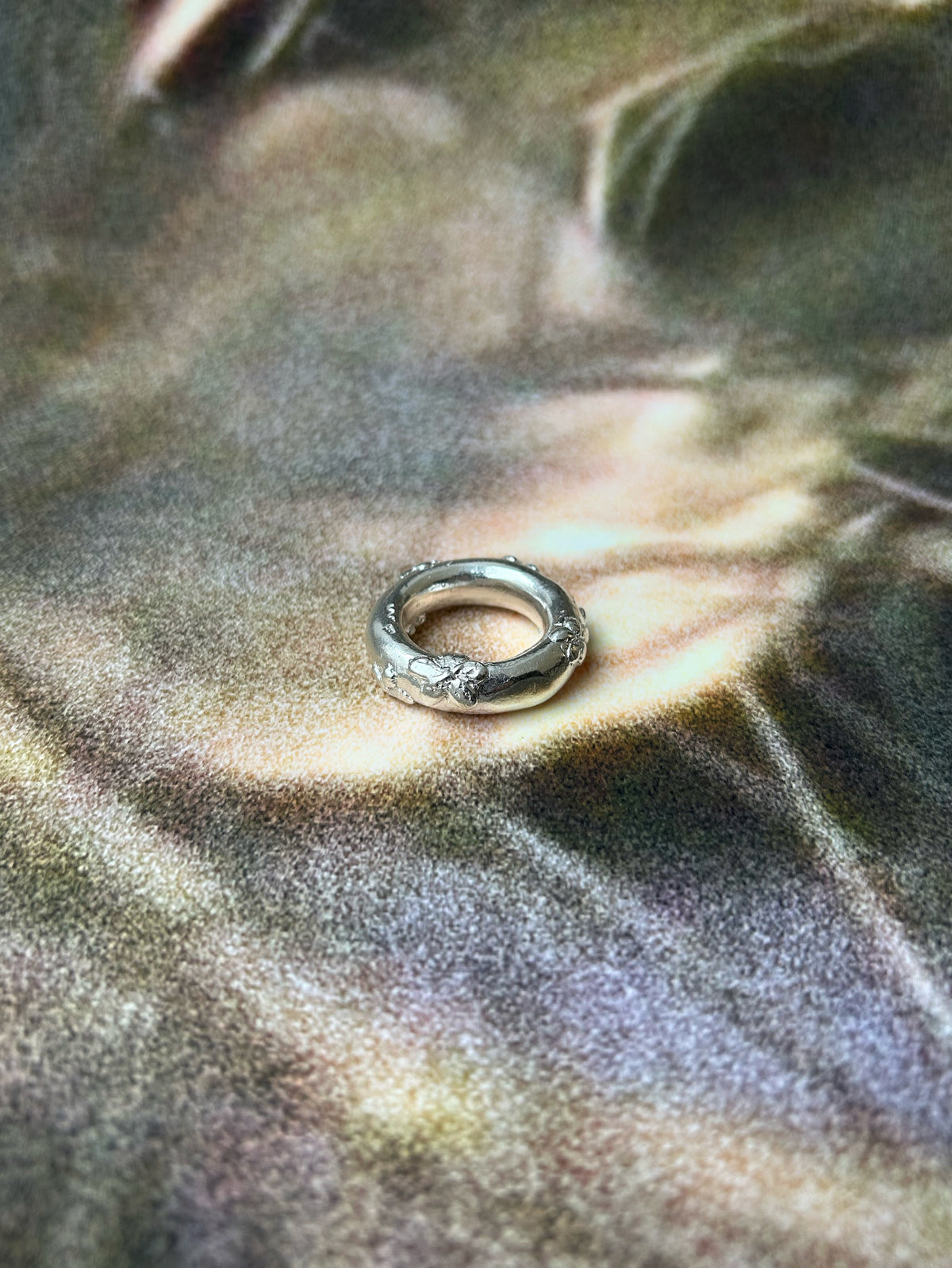 A LOT OF FLOWERS – organic round ring