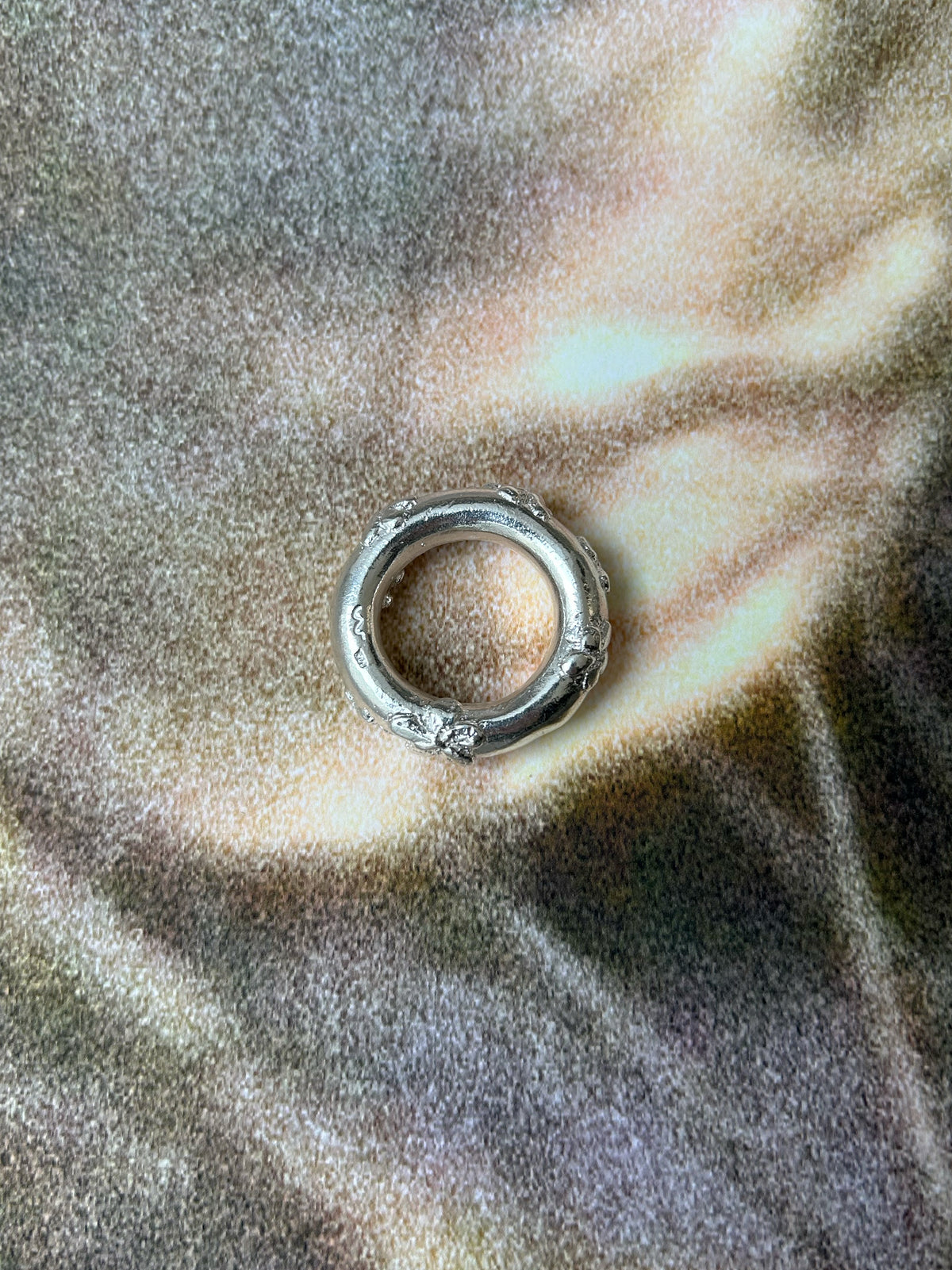 A LOT OF FLOWERS – organic round ring