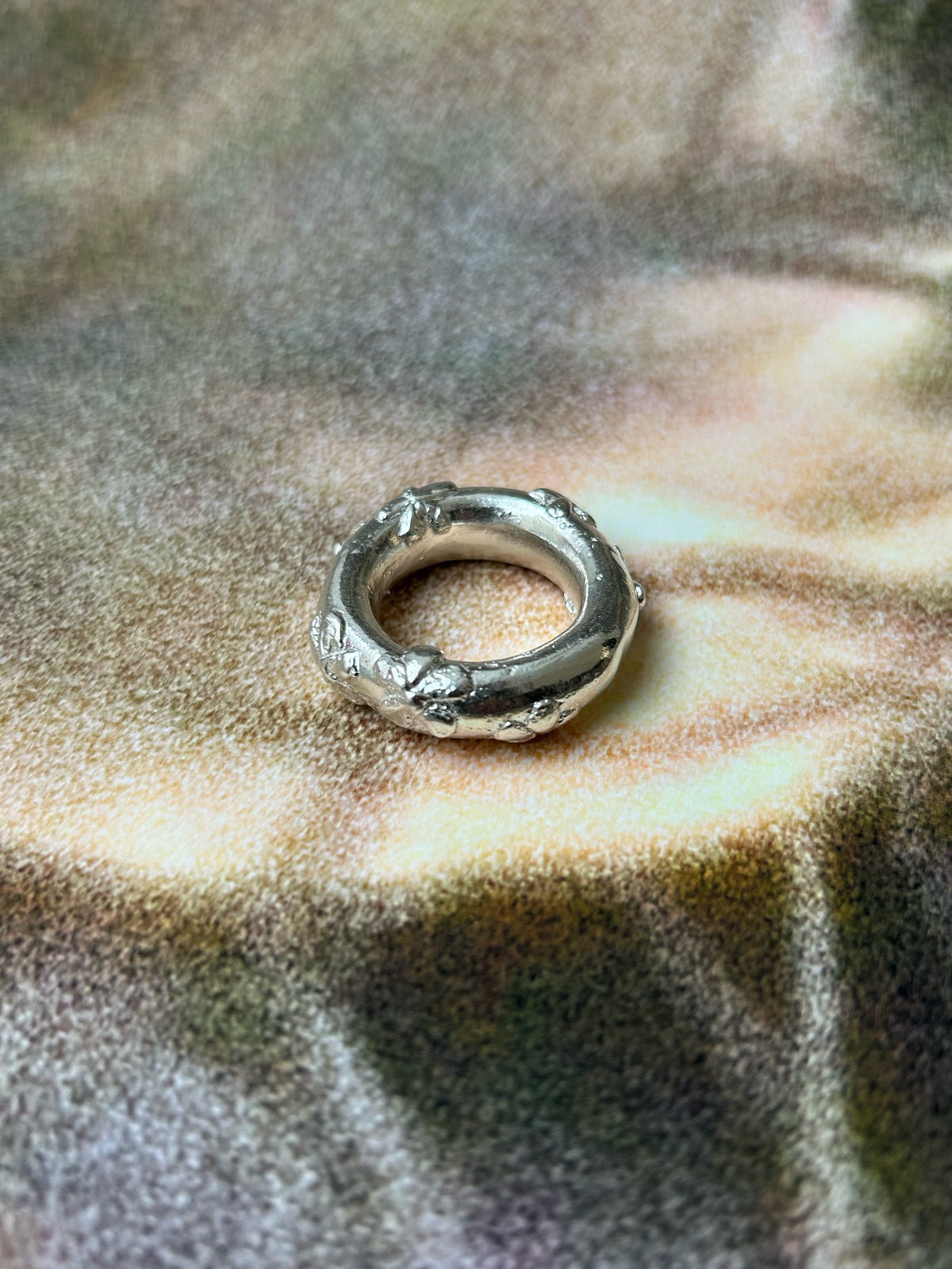 A LOT OF FLOWERS – organic round ring