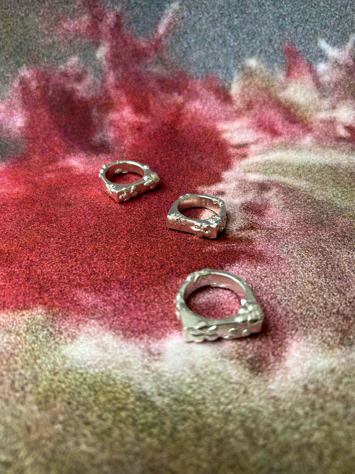 A LOT OF FLOWERS – signet ring
