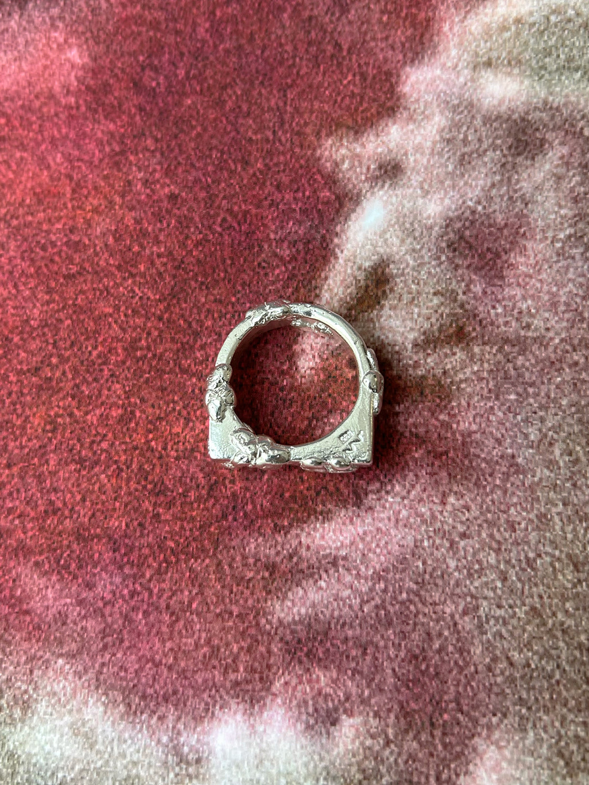 A LOT OF FLOWERS – signet ring