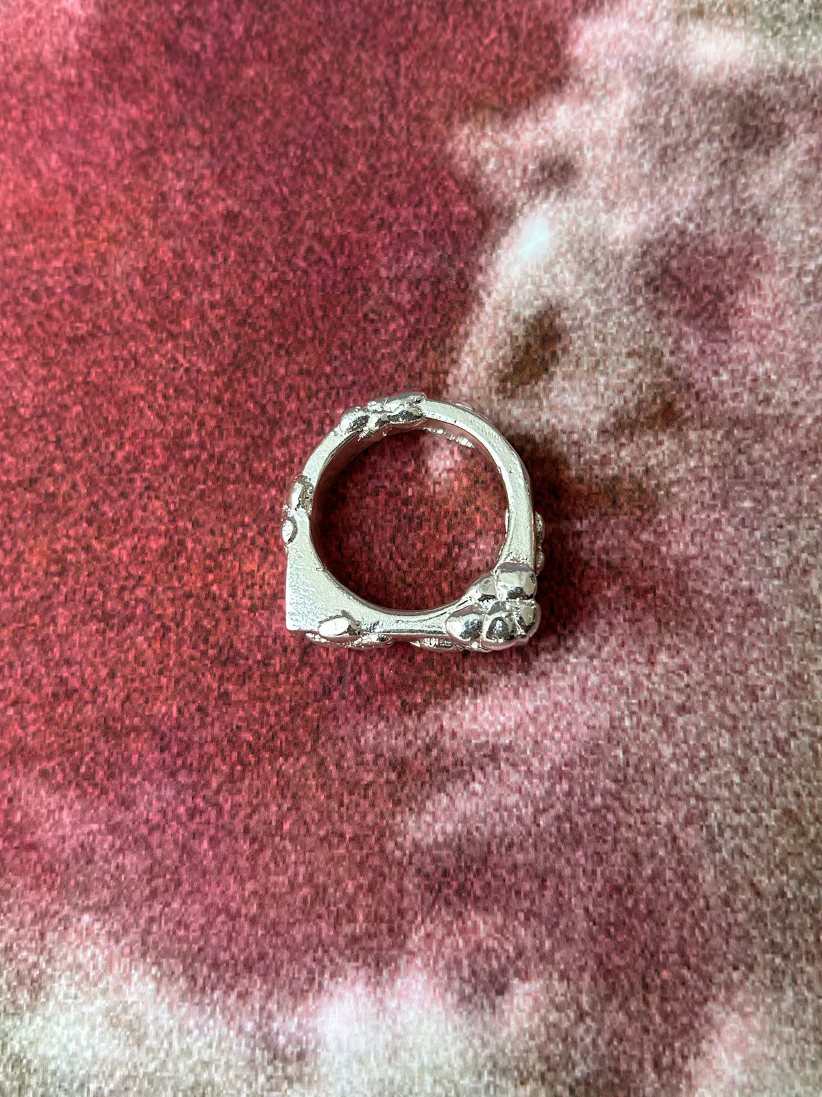 A LOT OF FLOWERS – signet ring