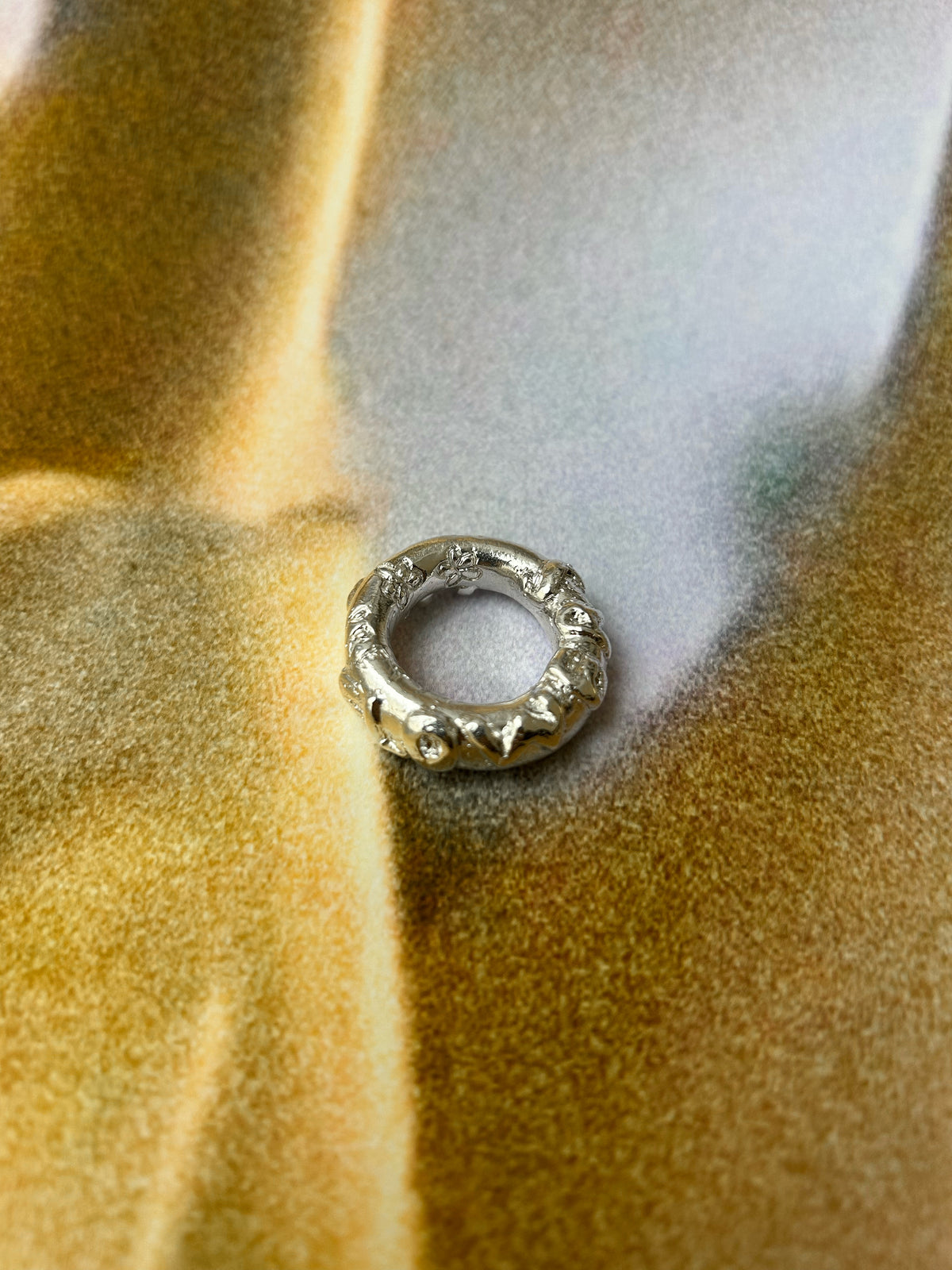 ALL THE PRETTY FLOWERS – organic round ring